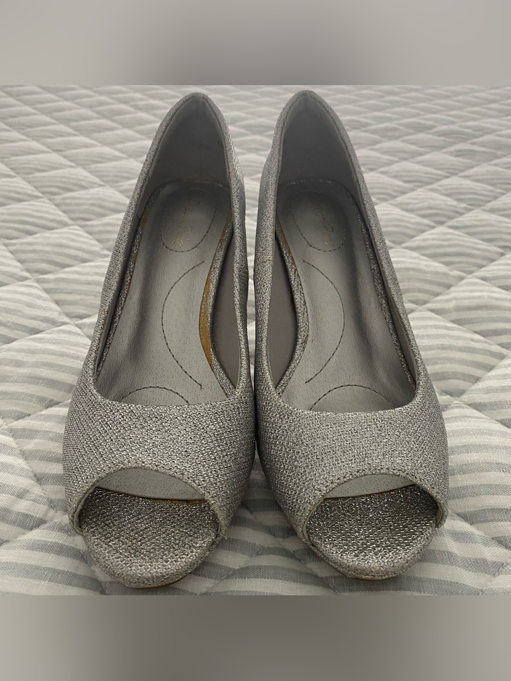 DREAM PAIRS Silver Sparkly Peep-Toe Pumps Size 9.5 - Picture 3 of 9
